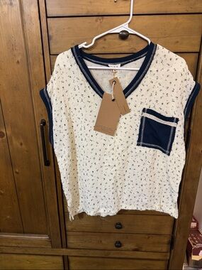 Cream Short Sleeve Top with Navy Trim and Pocket